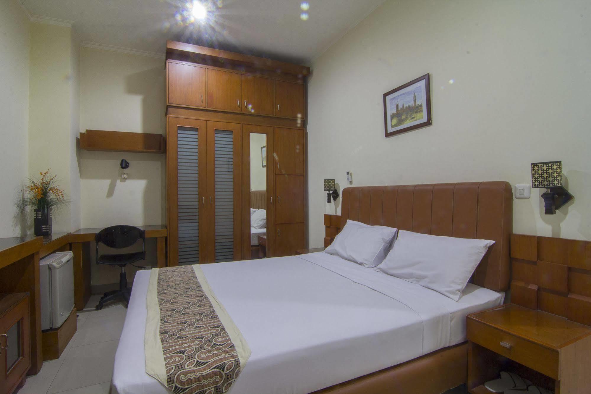 House Of Arsonia Tulip Hotel Jakarta Bagian luar foto
